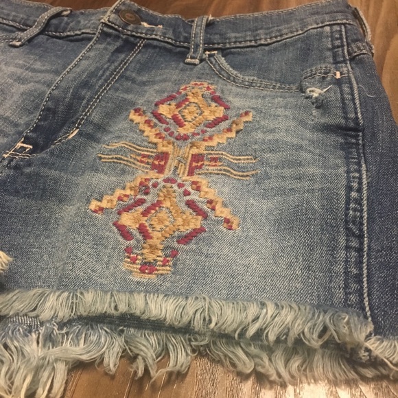 Boho Floral Crop Top & Hollister Short Shorts - Picture 8 of 8